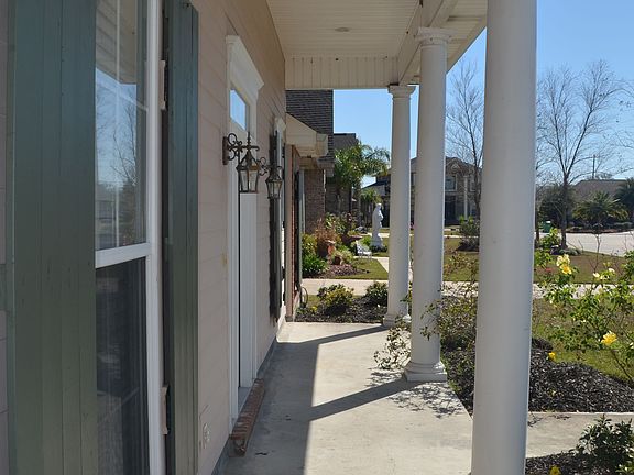 4th image of 209 Ox Bow Dr.