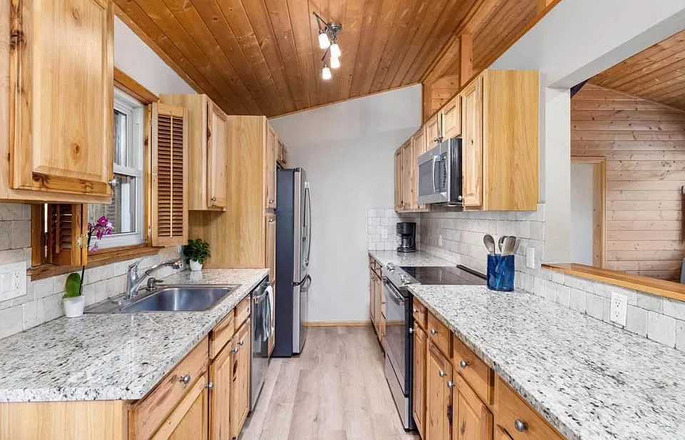 5 bed, 2.5 bath, 1853 sqft, $1,100 — Photo 3