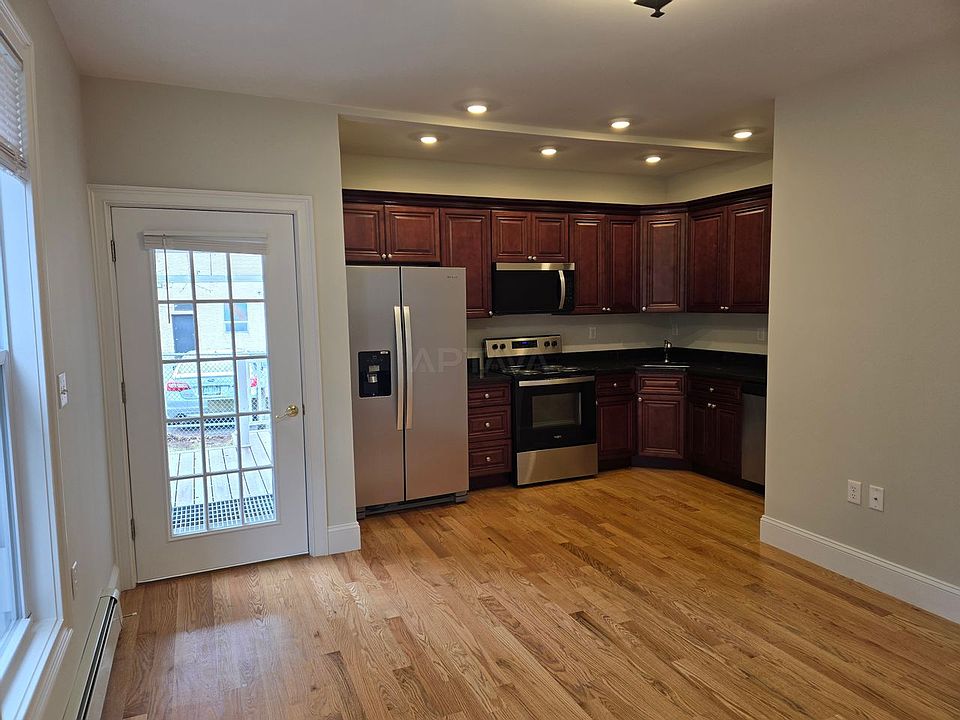 1st image of 58 Hawthorne St #1