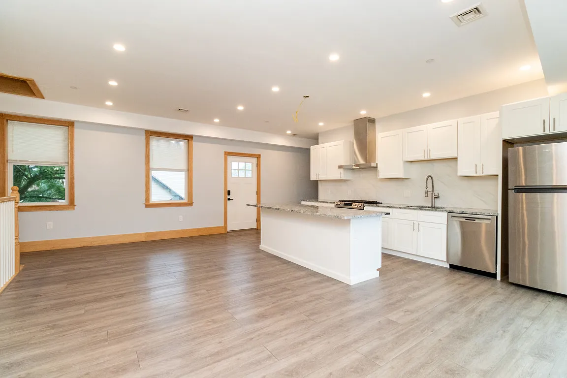 2 bed, 1100 sqft, $2,900 — Photo 1
