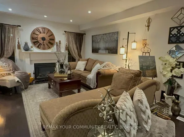 22 Swansea St, Whitby, ON L1P 0B3