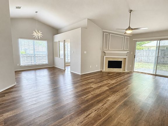 5th image of 800 Bracken Pl