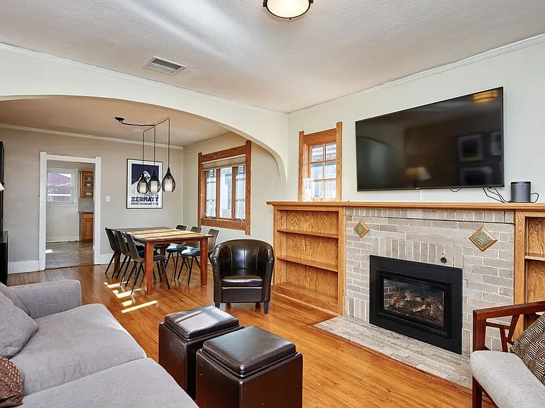 2308 Grape St — Photo 4