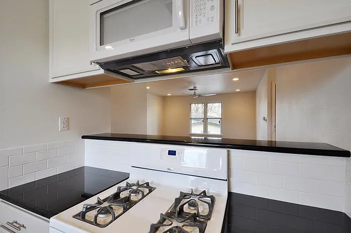 1909 Leona St #202 — Photo 8
