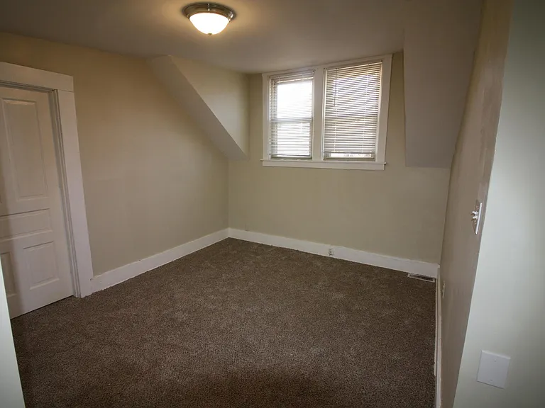 2119 Feldman Ave — Photo 9