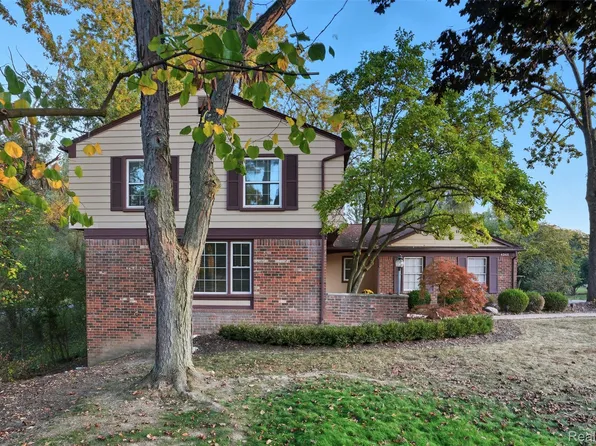 4245 Old Dominion Dr, West Bloomfield, MI 48323