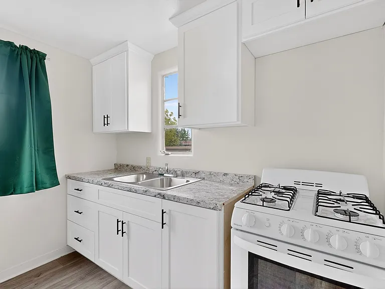 535 Washington St NE #1 — Photo 6