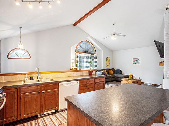 5th image of 4204 Kings Row Ct NW