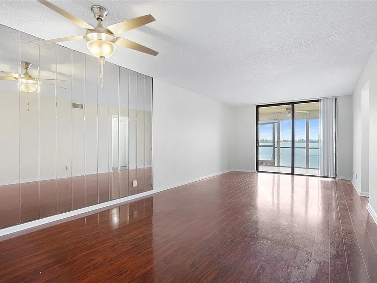 109 Lake Emerald Dr #110 — Photo 9