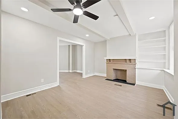 914 E Stafford St — Photo 3