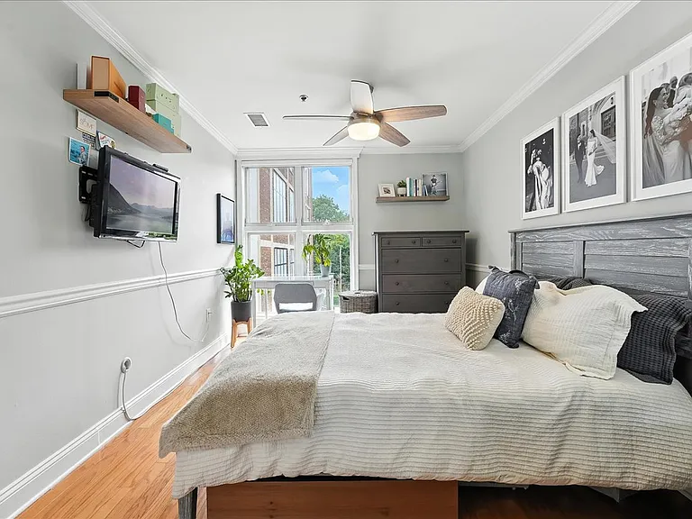 812 Grand St #412 — Photo 15