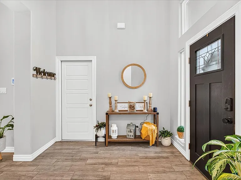 2445 Manuel Ln — Photo 6