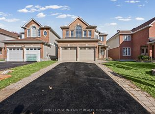 104 Whitestone Dr, Ottawa, ON K2C 4C5