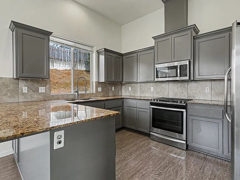 2495 Benjamin Ave NW — Photo 34