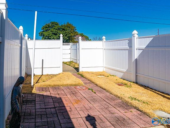 3rd image of 410 Autumnwood Dr SW