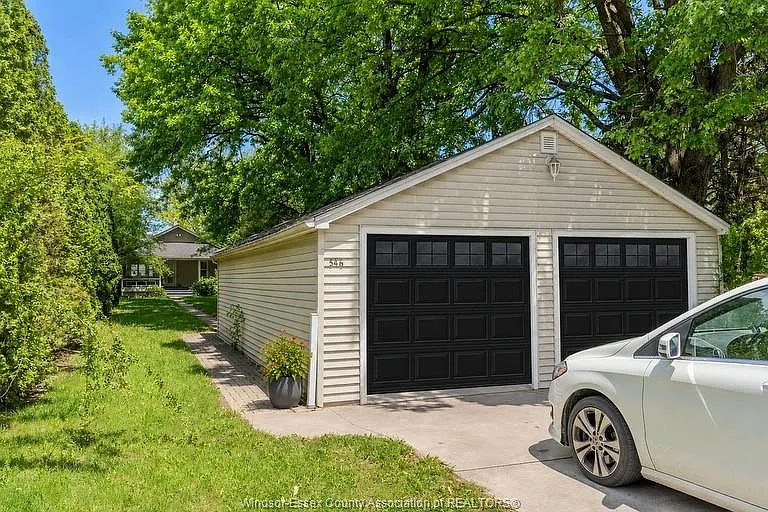 3 bed, $4,550 — Photo 2