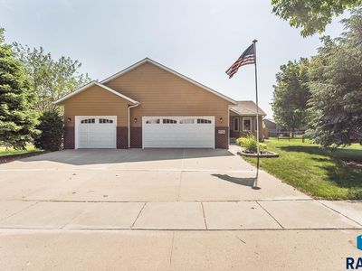 7104 S Mogen Ave, Sioux Falls, SD, 57108