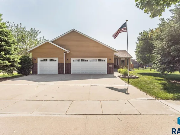 7104 S Mogen Ave, Sioux Falls, SD 57108