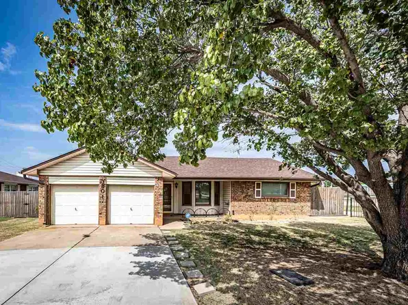 3801 NW Meadowbrook Dr, Lawton, OK 73505