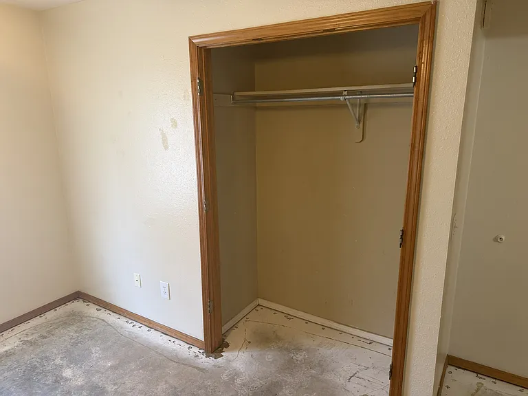 2424 N Keller Dr — Photo 12