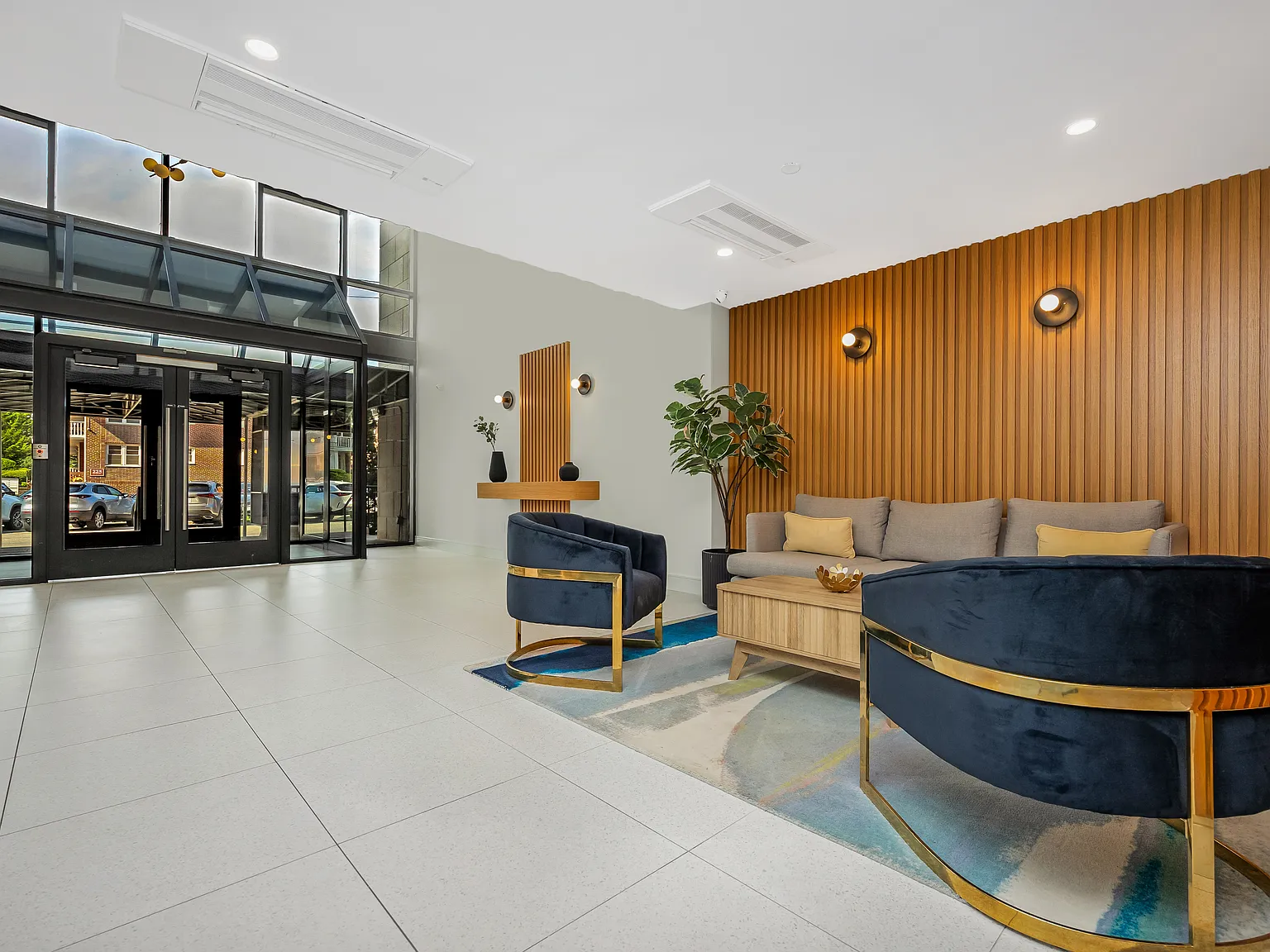 230 W Broadway — Photo 4