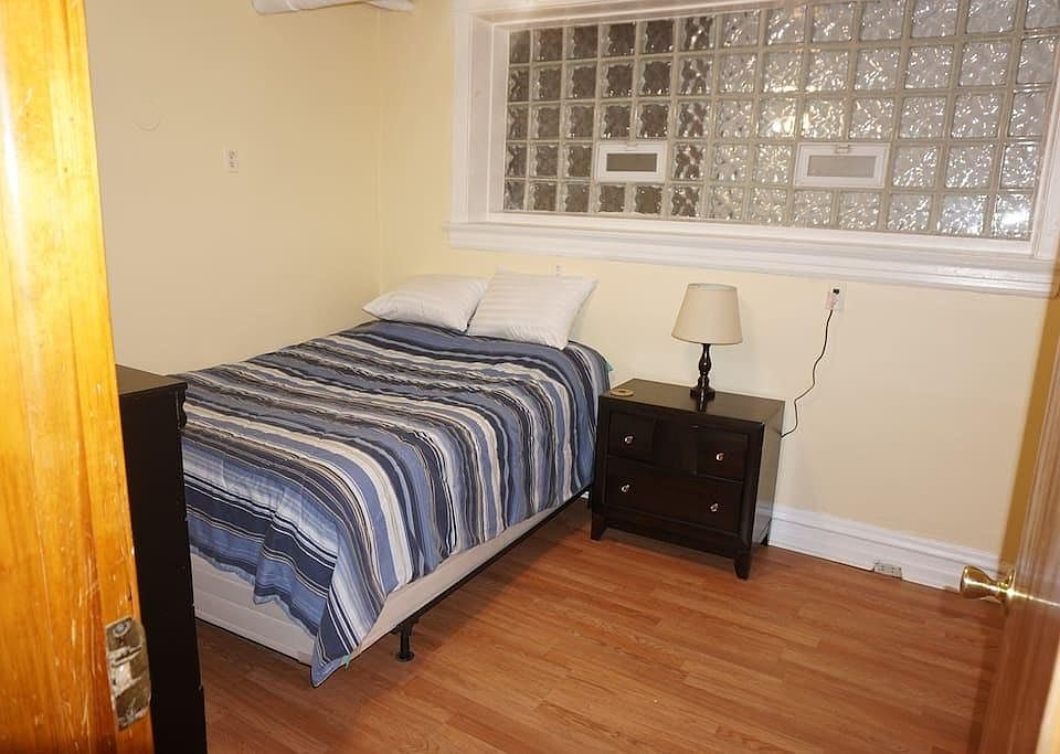 2nd image of 4865 N Magnolia Ave
