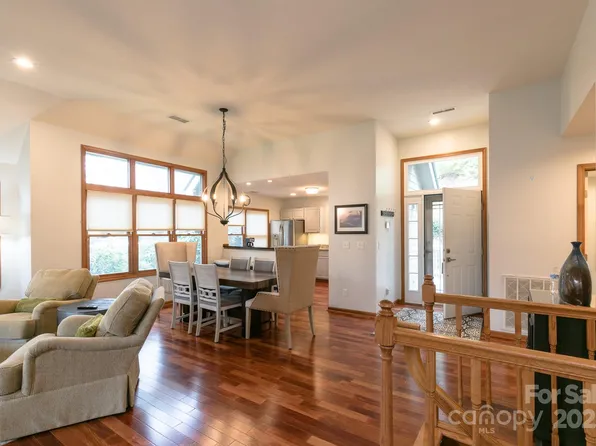 220 Stoney Falls Loop, Burnsville, NC 28714