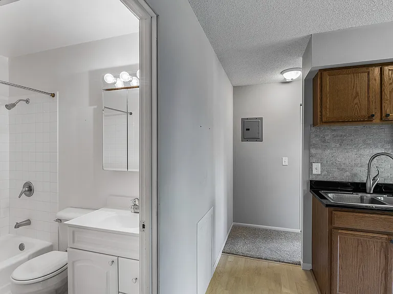 2720 Rosalyn Ct — Photo 44