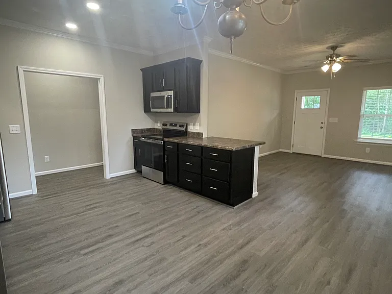 628 Alexandria Rd SW — Photo 5