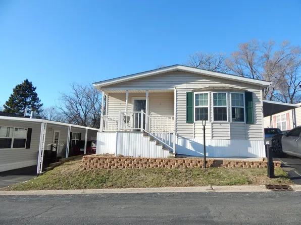 709 Hillcrest Ln, Crystal Lake, IL 60014