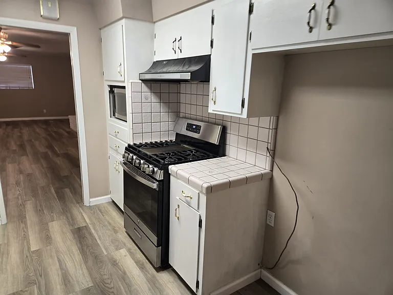 1860 W Henderson Ave #A — Photo 26
