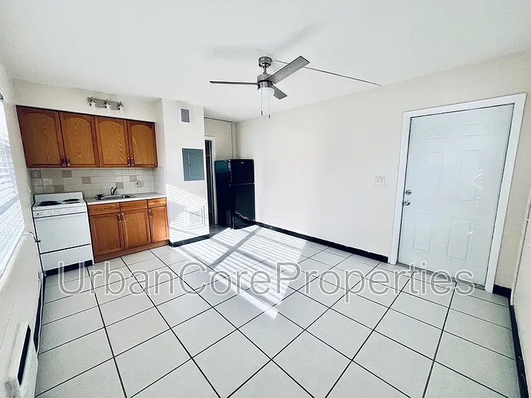 105 7th Ave N #8 — Photo 3