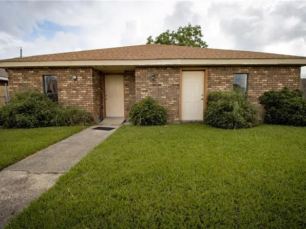 5617 Saint Matthew Cir, Violet, LA 70092