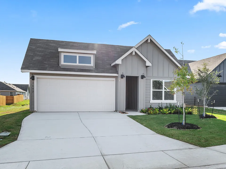 1642 Ruben Dr