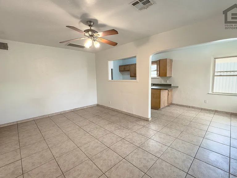 2517 E Culver St — Photo 10