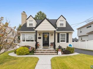 20 Bella Vista Ave, Saddle Brook, NJ 07663