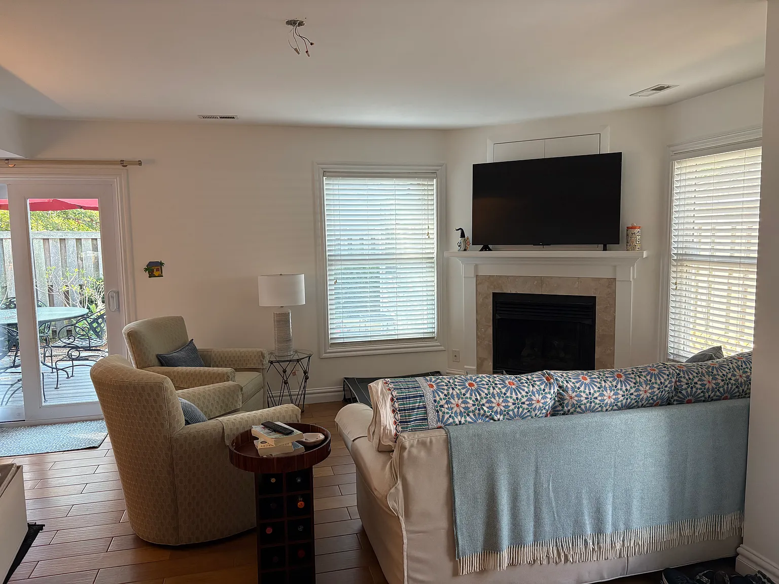 2 bed, 2.5 bath, 1256 sqft, $3,000 — Photo 2