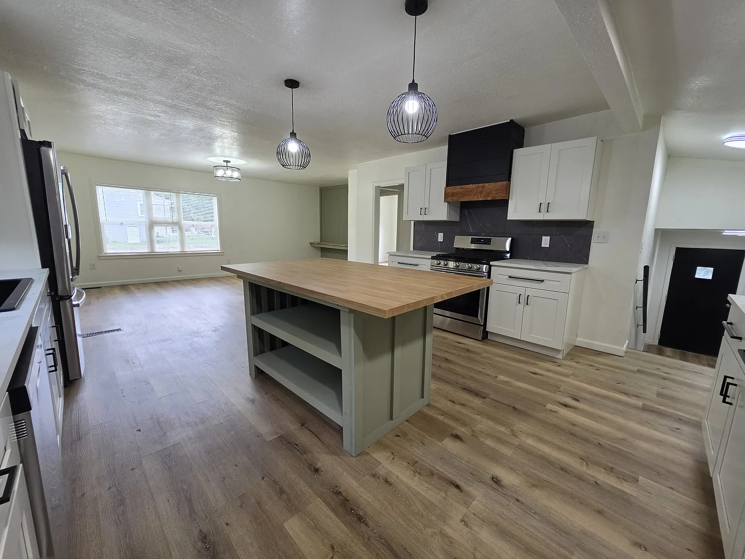 4 bed, 1500 sqft, $2,200 — Photo 1