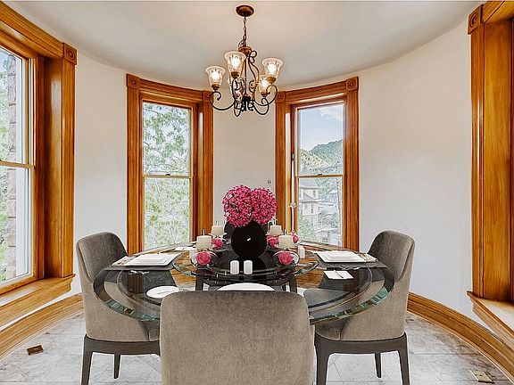 Intimate "Turret" Dining