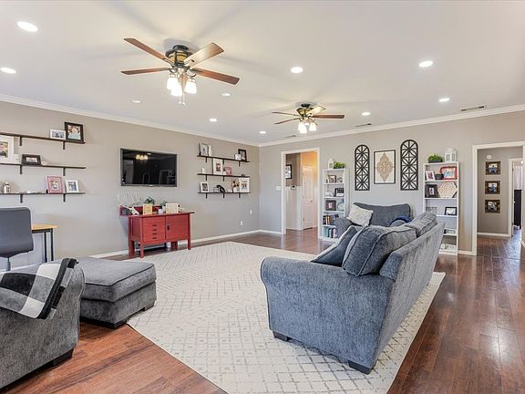 5th image of 4600 Lone Star Rd