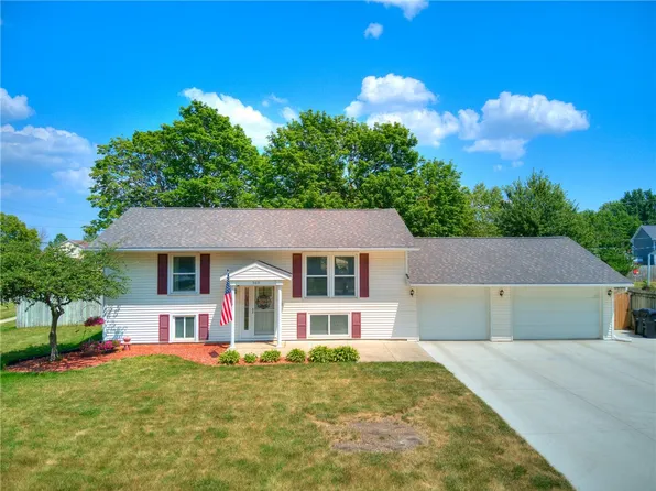 560 NE Plum Ave, Earlham, IA 50072