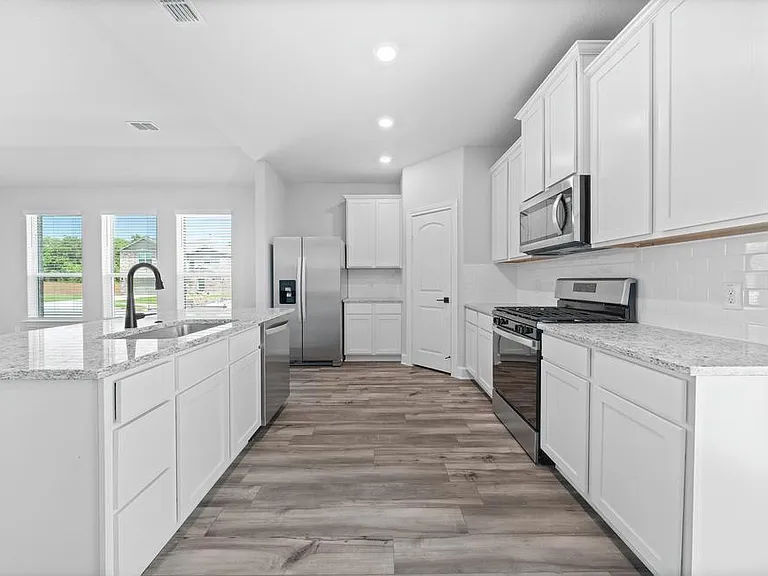 2032 Brentwood Dr — Photo 10