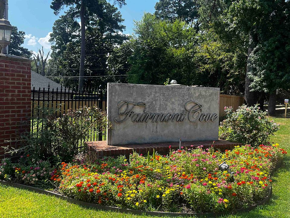 1st image of 701 Cove Pl