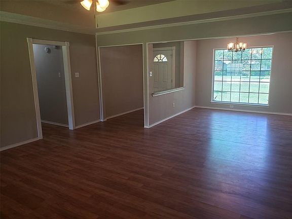 4th image of 1104 W Sharpshire Dr