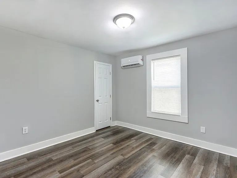 720 W Victory Dr — Photo 11