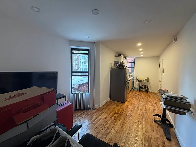 235 W 18th St #5RE — Photo 2