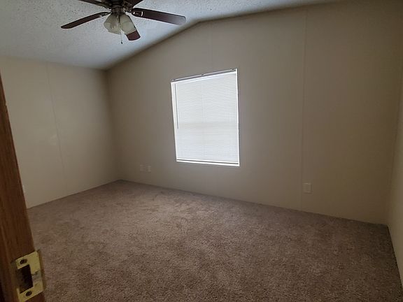 4th image of 803 Meadow Ln