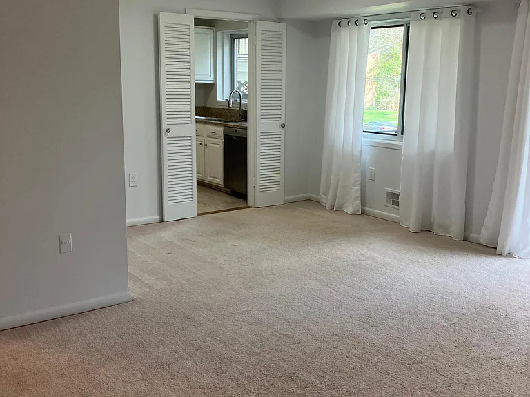 10620 Weymouth St #101 — Photo 15