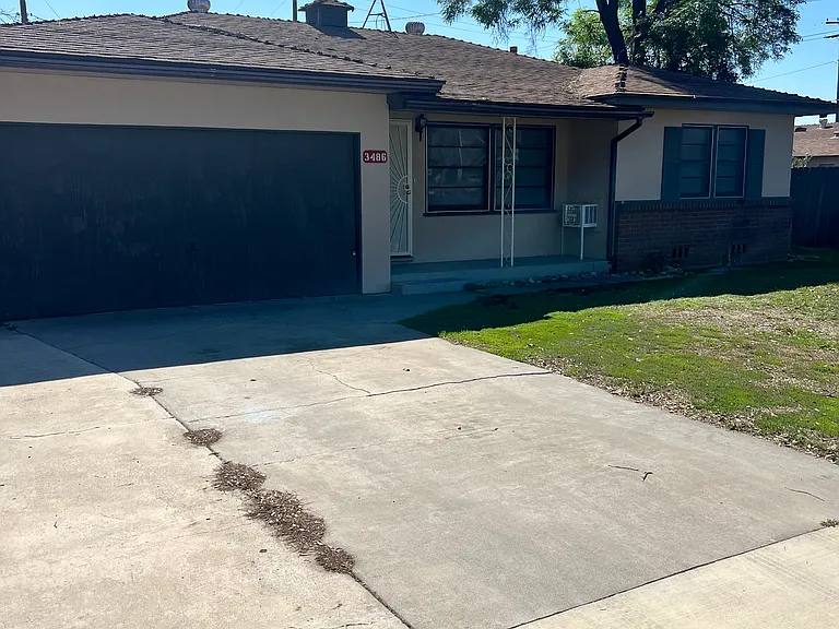 Laura Ln — Photo 3