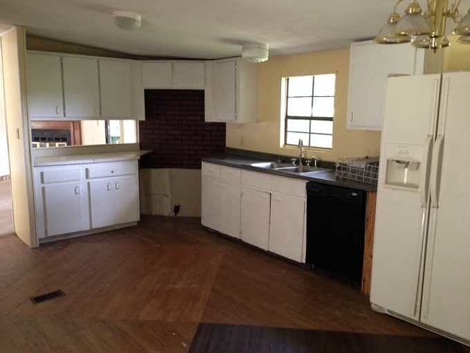 2nd image of 2540 NE 135th St